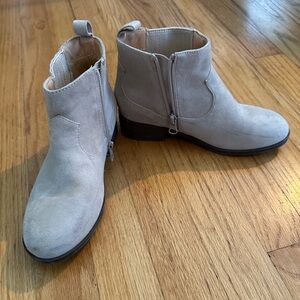 Girls pink suede booties